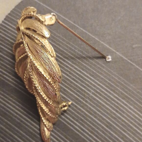Goldtone Swirl Patterned Brooch, Unbranded - Picture 2 of 3